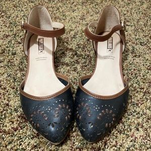 Pikolinos Elba W4B-5829 Black & Tan Kitten Heel